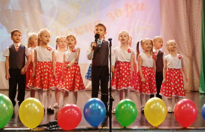 Вокальная группа «Домисолька» приняла участие в городском фестивале детского творчества «Амурские зори – 2019»